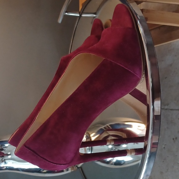 Vince Camuto size 10. Maroon asymmetrical peep toe heels. Brand new,never worn. - Picture 2 of 9